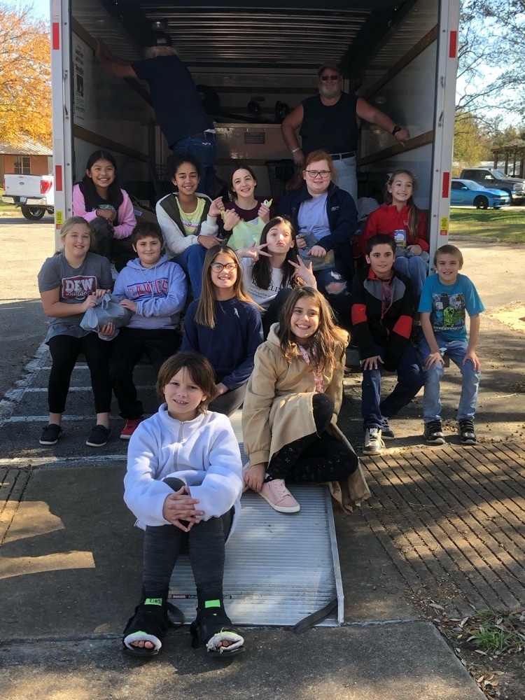 5th grade helping load food from food drive  